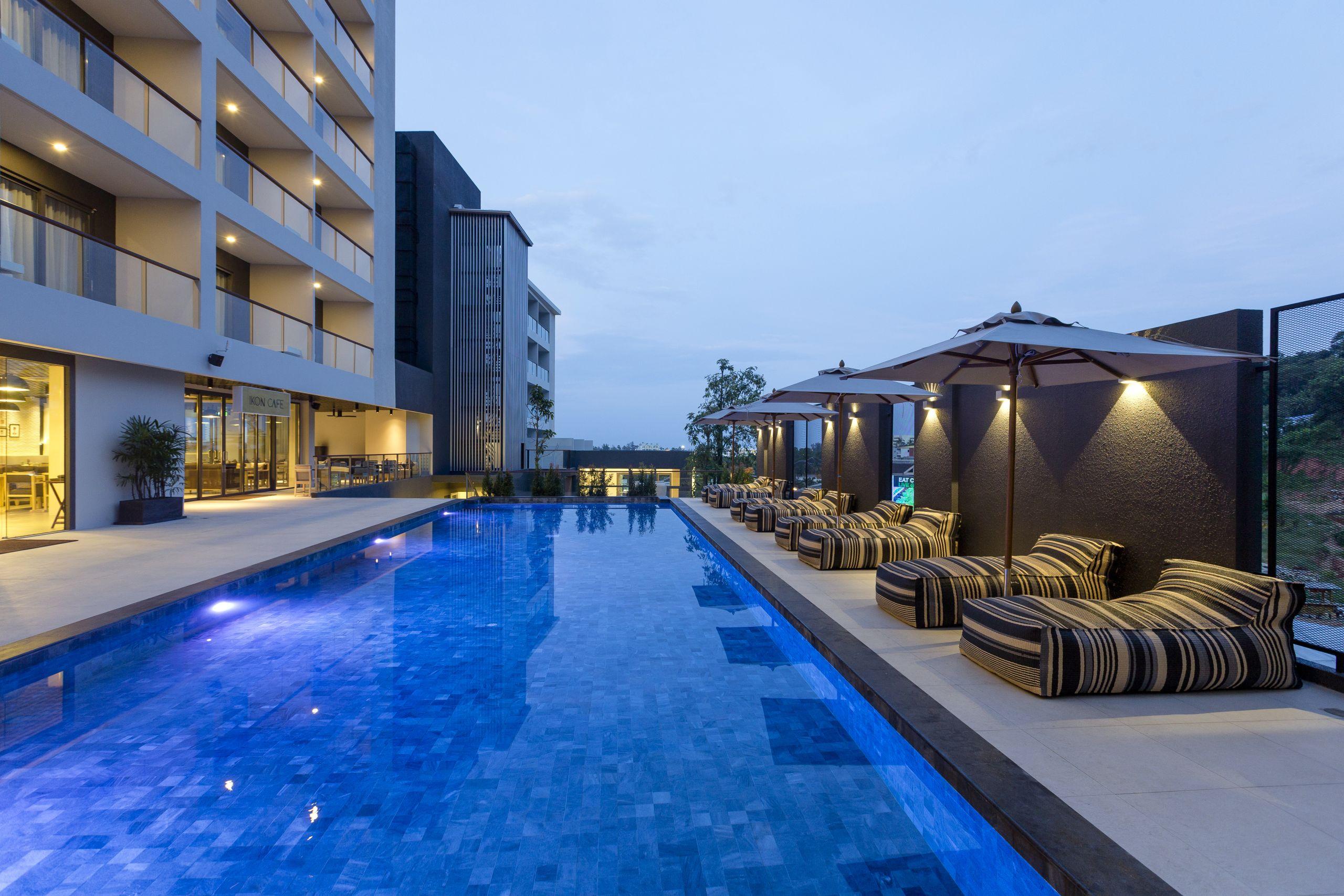 Hotel Ikon Phuket - Sha Extra Plus Karon Exterior foto