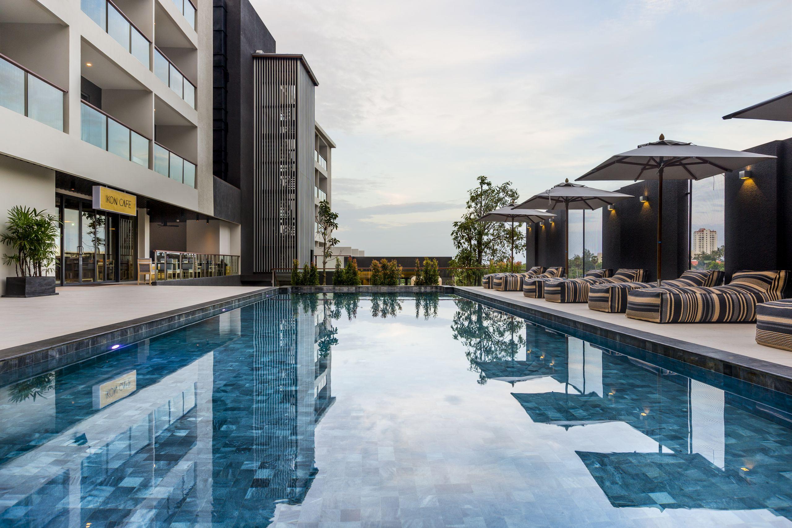 Hotel Ikon Phuket - Sha Extra Plus Karon Exterior foto