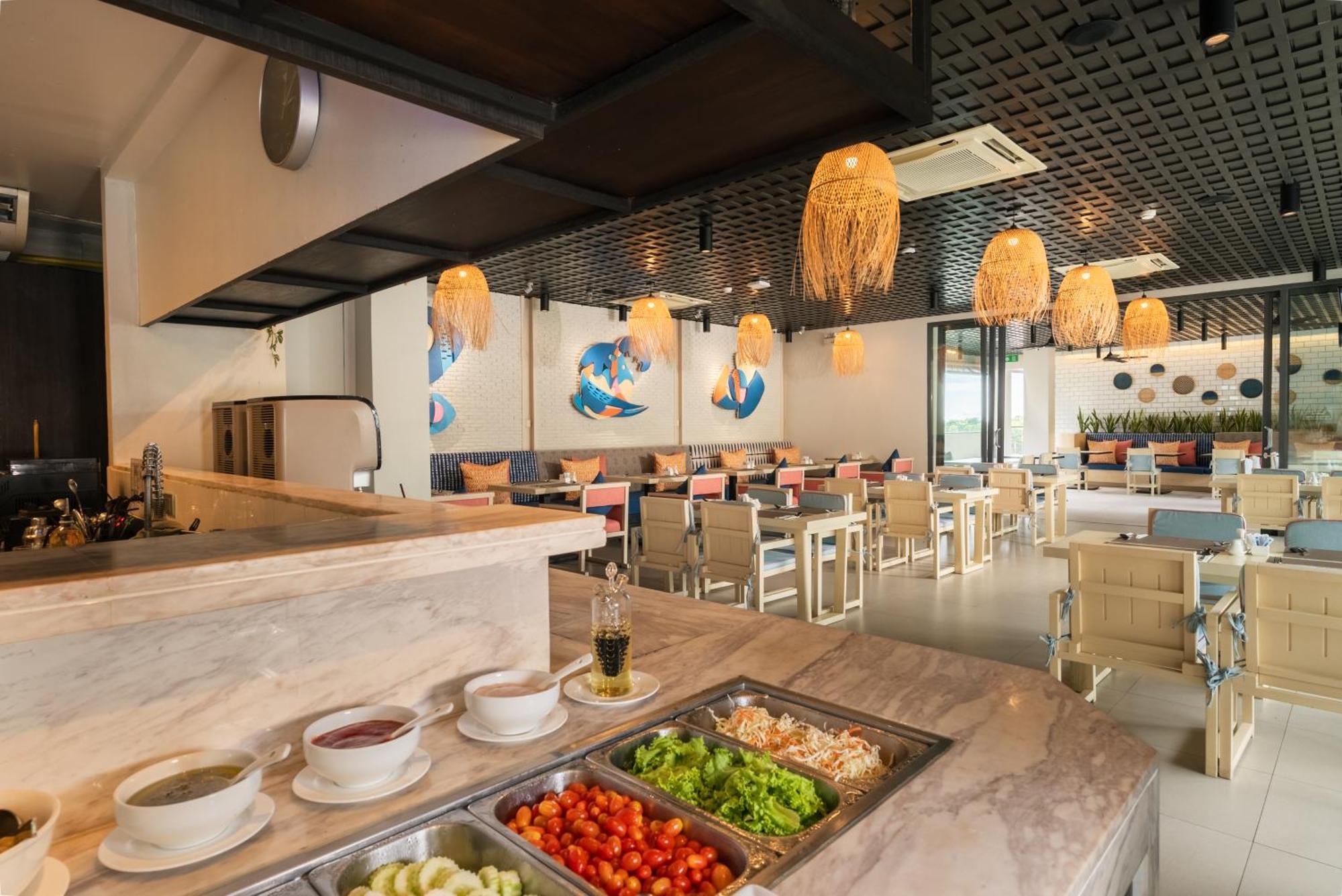 Hotel Ikon Phuket - Sha Extra Plus Karon Exterior foto