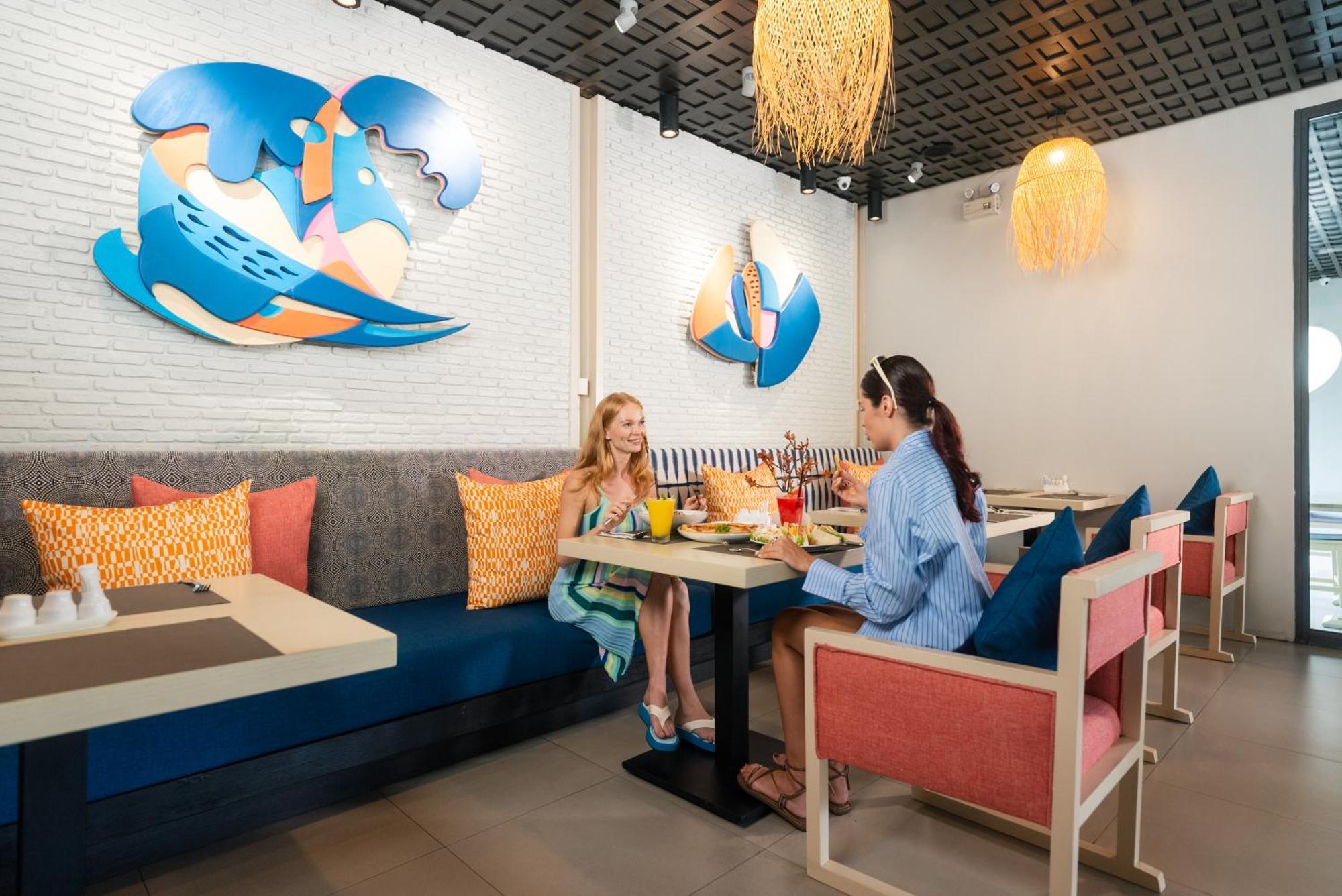 Hotel Ikon Phuket - Sha Extra Plus Karon Exterior foto
