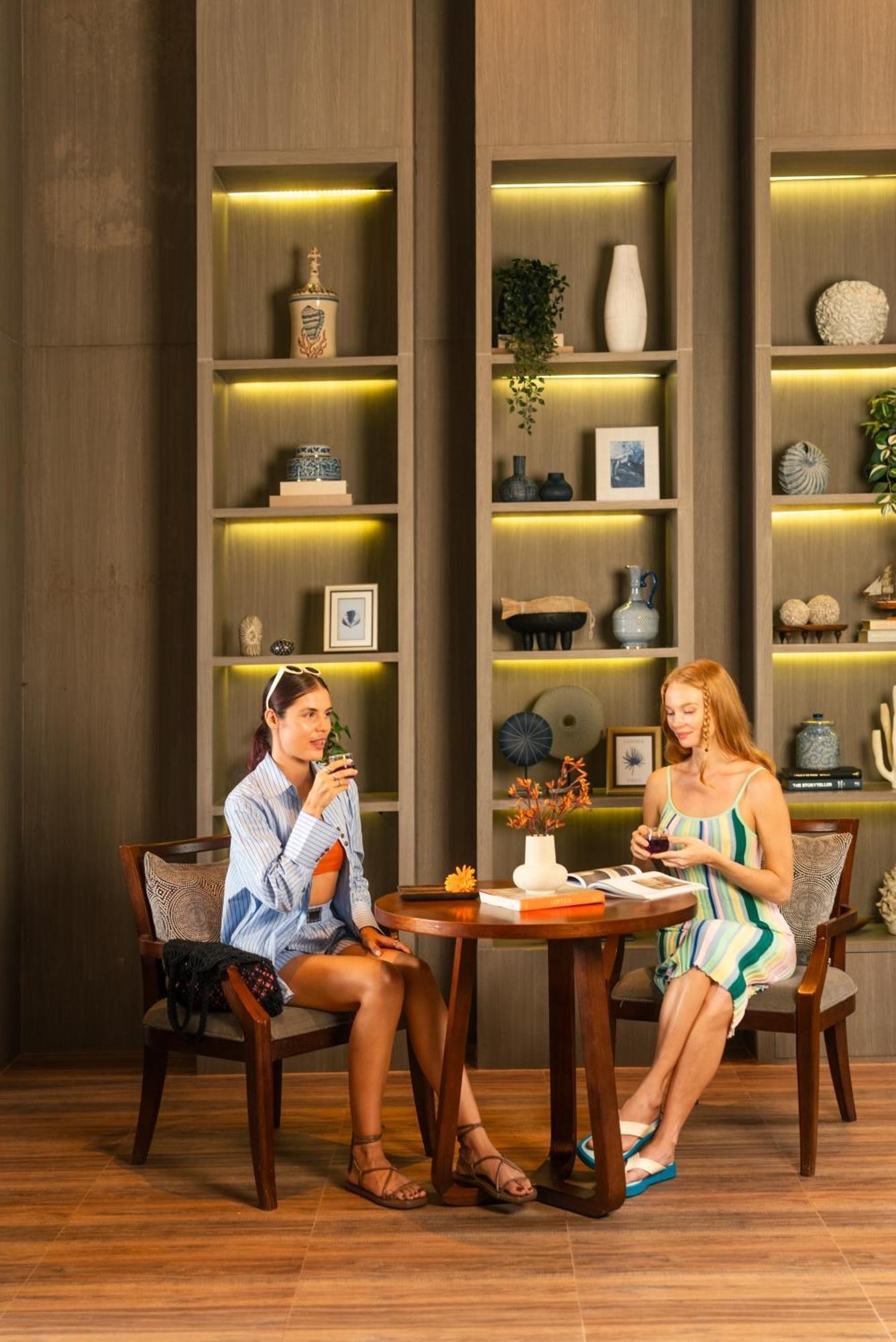 Hotel Ikon Phuket - Sha Extra Plus Karon Exterior foto