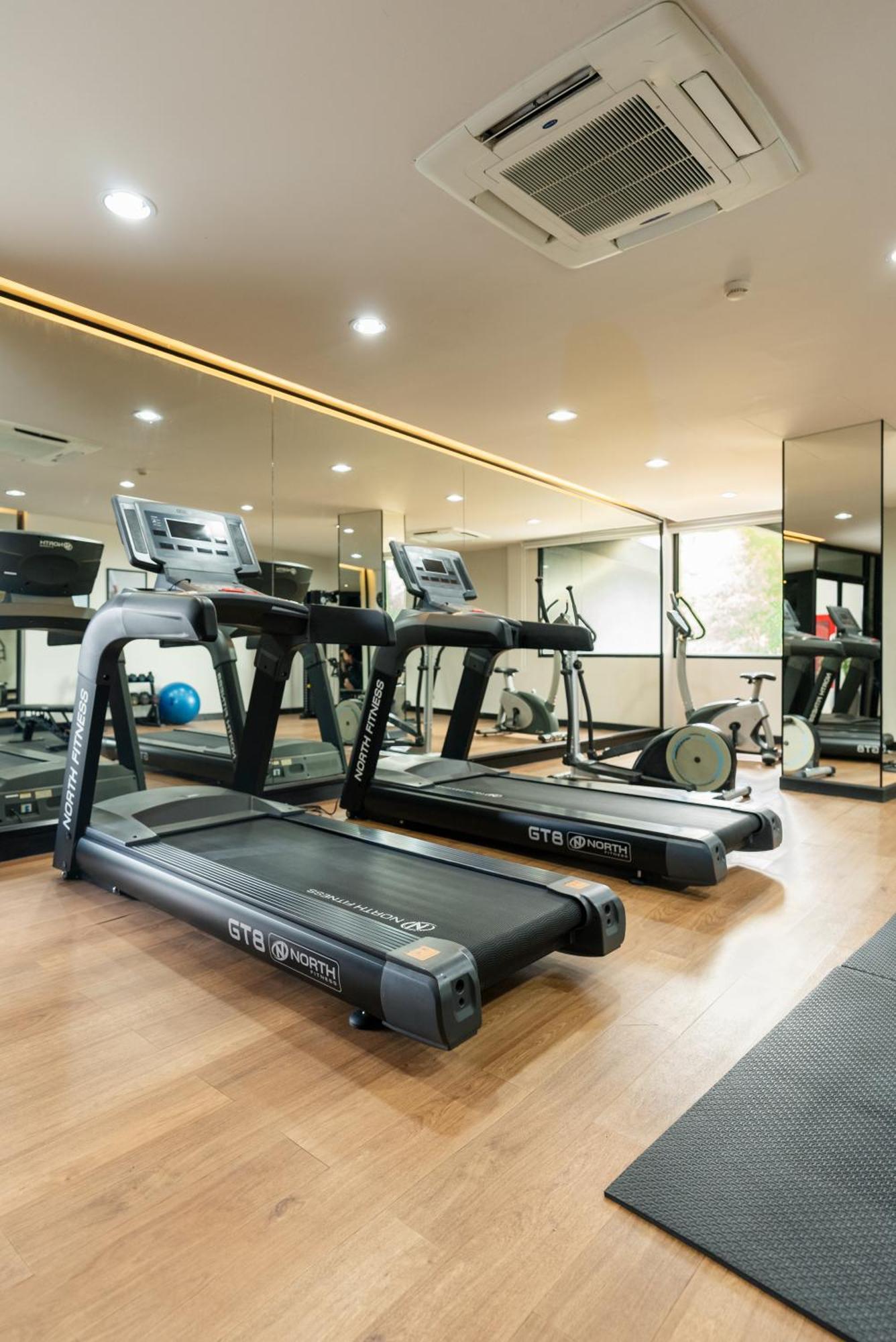 Hotel Ikon Phuket - Sha Extra Plus Karon Exterior foto