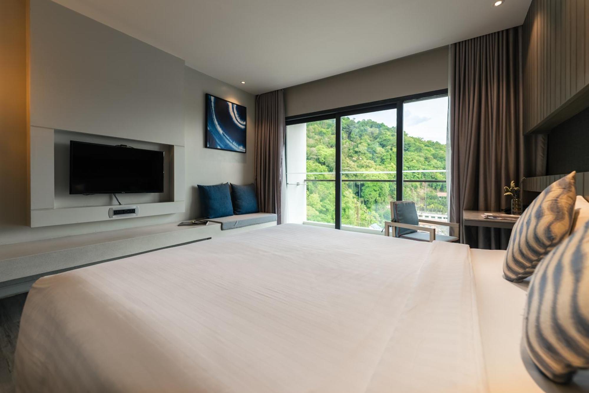 Hotel Ikon Phuket - Sha Extra Plus Karon Exterior foto