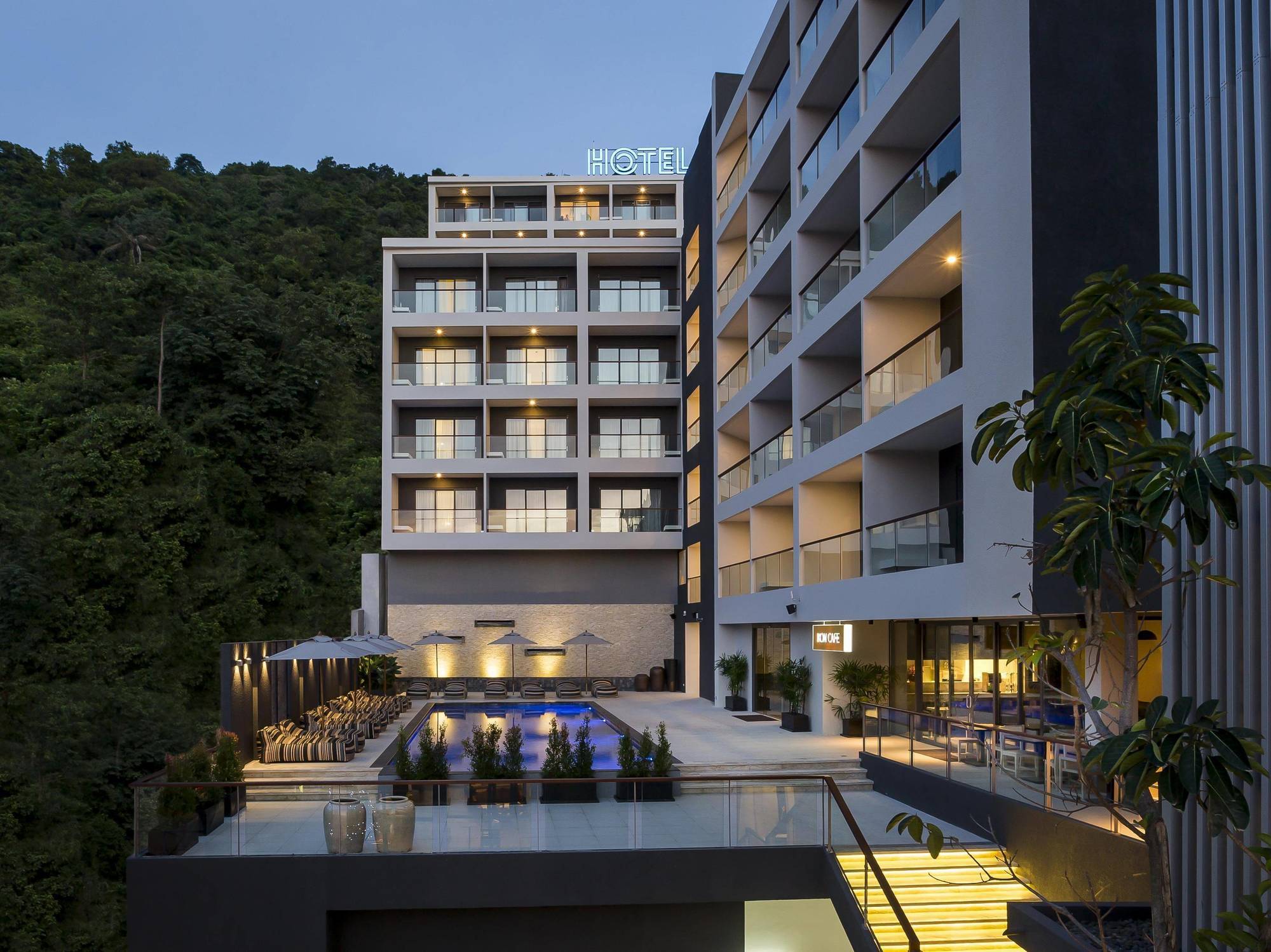 Hotel Ikon Phuket - Sha Extra Plus Karon Exterior foto