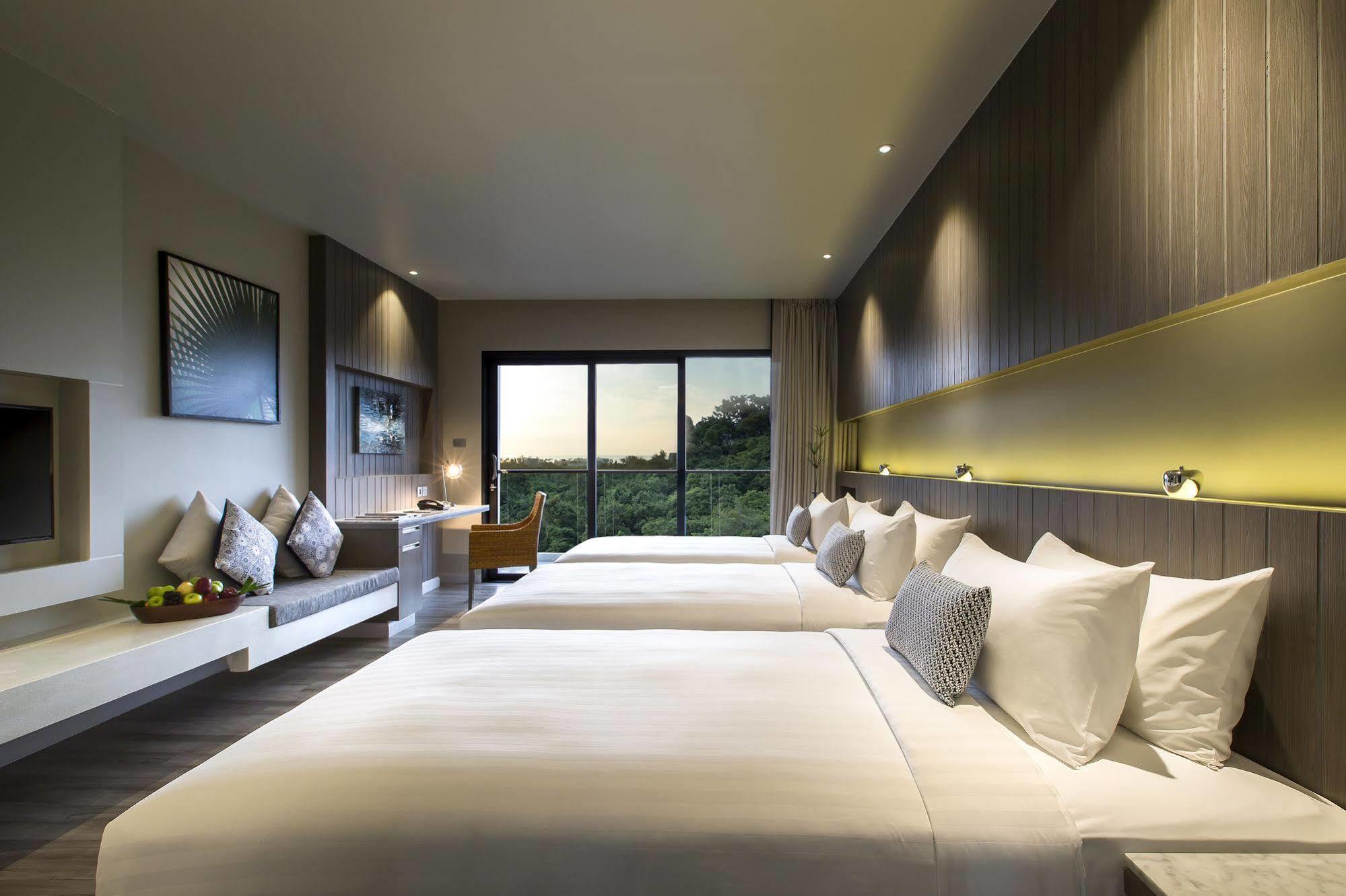 Hotel Ikon Phuket - Sha Extra Plus Karon Exterior foto